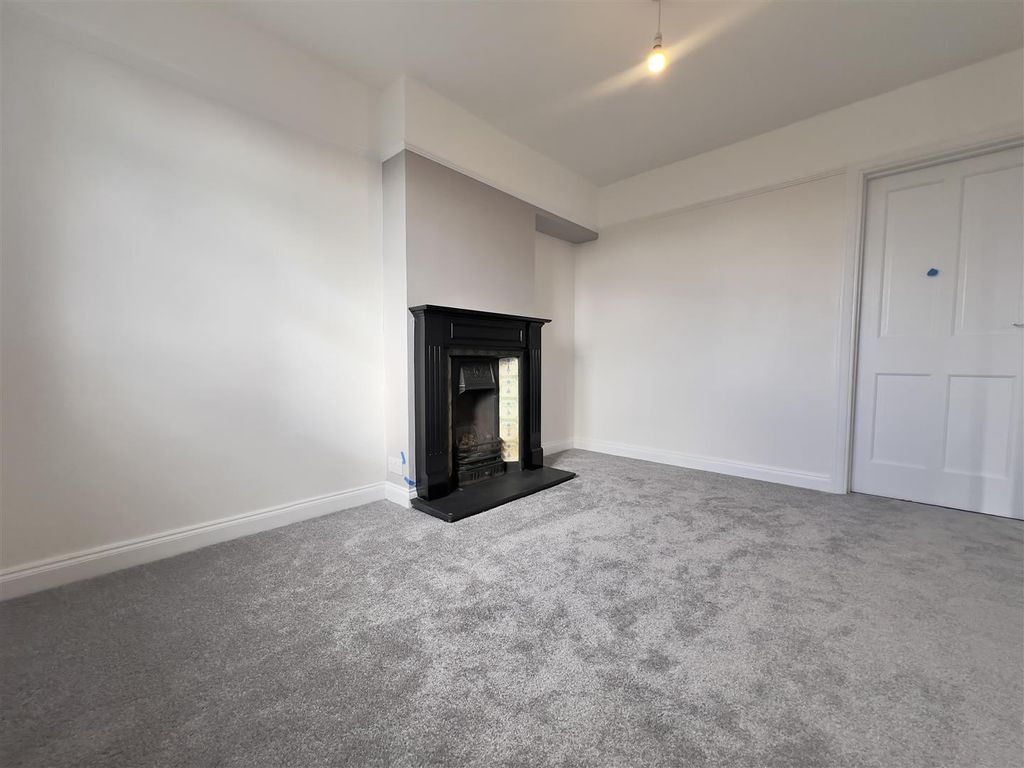 Property photo 2 of 9 Living Area