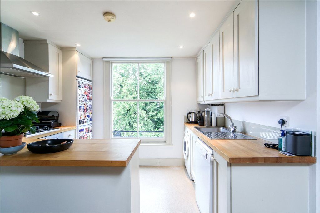 Property photo 2 of 10 Picture No. 12