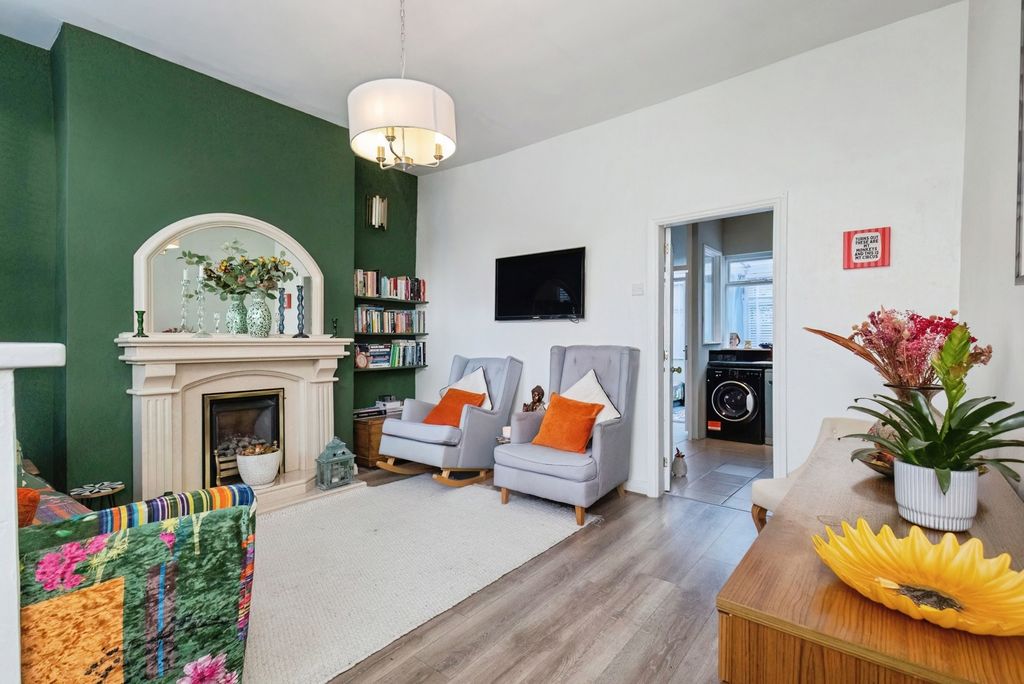 Property photo 2 of 19 Pbox-Img.Jpg