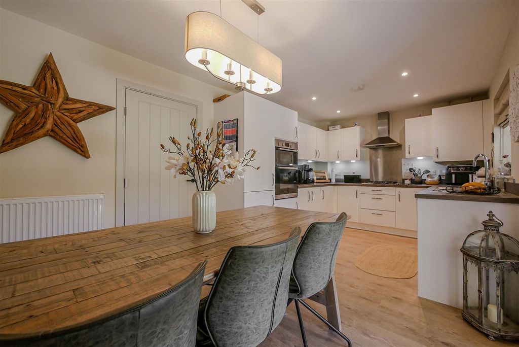 Property photo 3 of 19 Kitchen/Dining Room