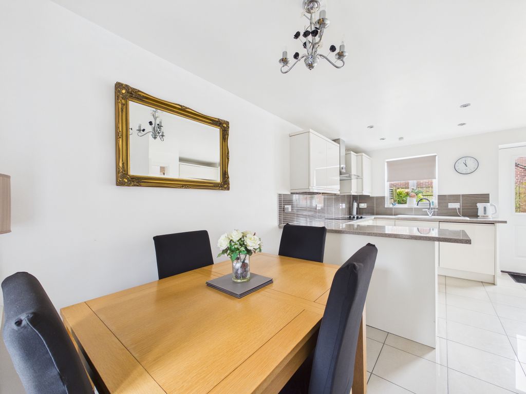 Property photo 3 of 22 Dining Kitchen