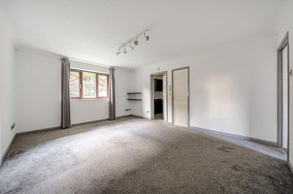 Property photo 2 of 13 1389464-5-693Ac134586d0.Jpg