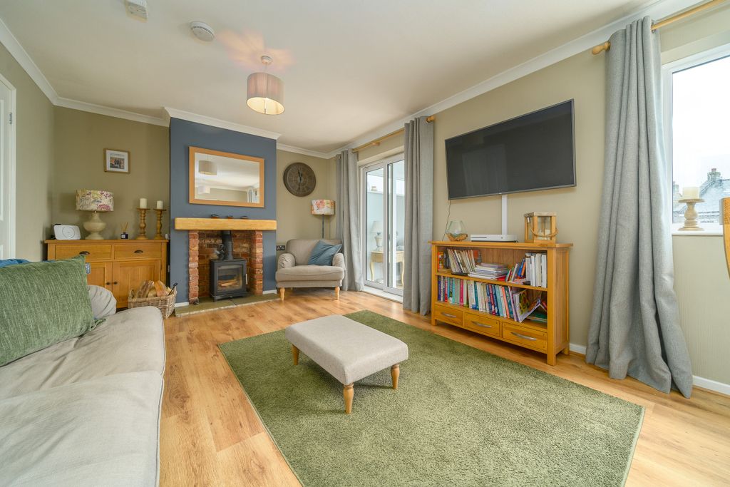 Property photo 2 of 32 Lounge-1