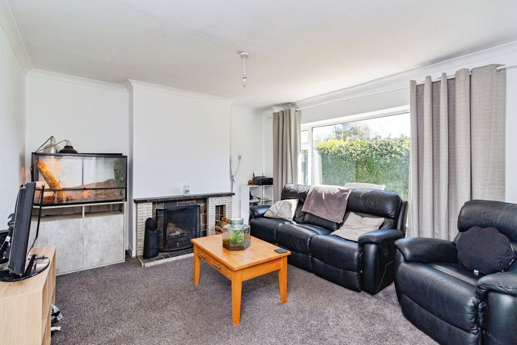 Property photo 3 of 15 Living Room