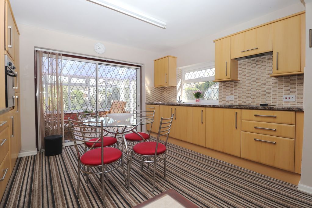 Property photo 3 of 30 Dining Kitchen