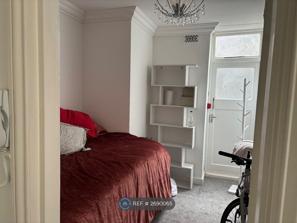 Property photo 2 of 10 Bedroom