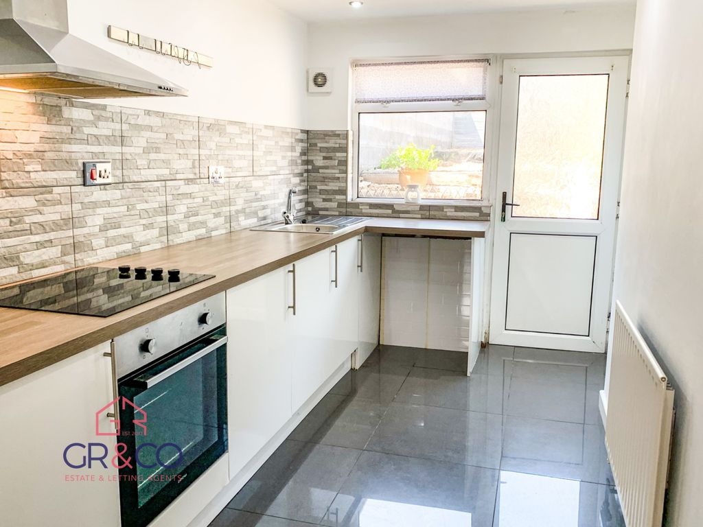 Property photo 2 of 17 Kitchen