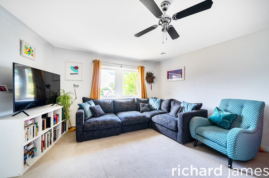 Property photo 3 of 14 30F54c41F00d40Afba32Cdd2F1Bd7Aec