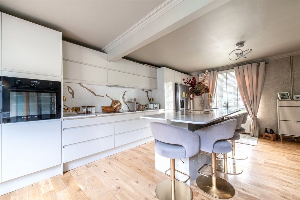 Property photo 3 of 43 Picture No. 17