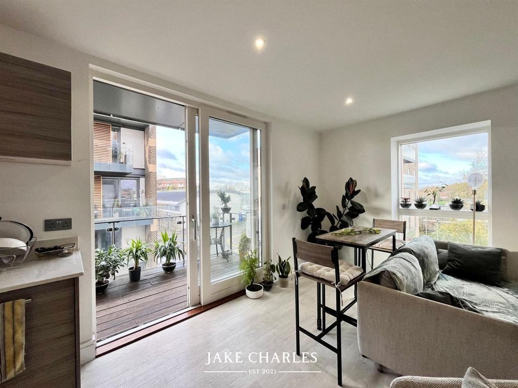 Property photo 3 of 17 123d76Fc-2d38-43Ba-8148-07c1Ed85c98A.Jpg