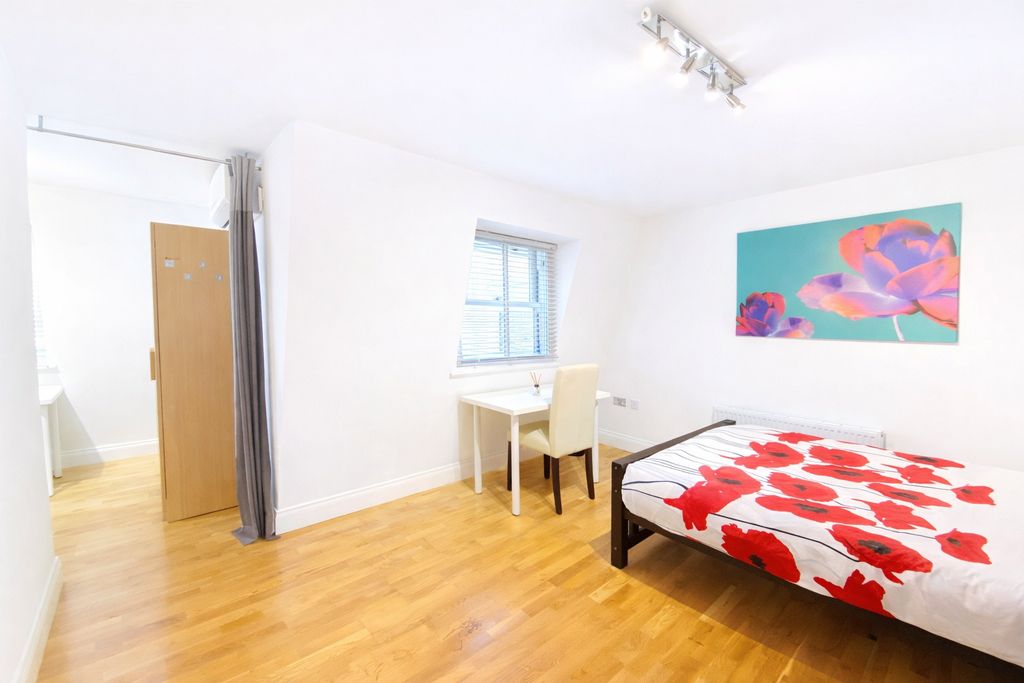 Property photo 3 of 9 1st Bedroom