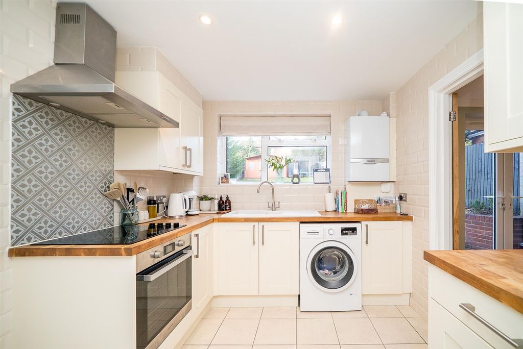 Property photo 3 of 21 Kitchen