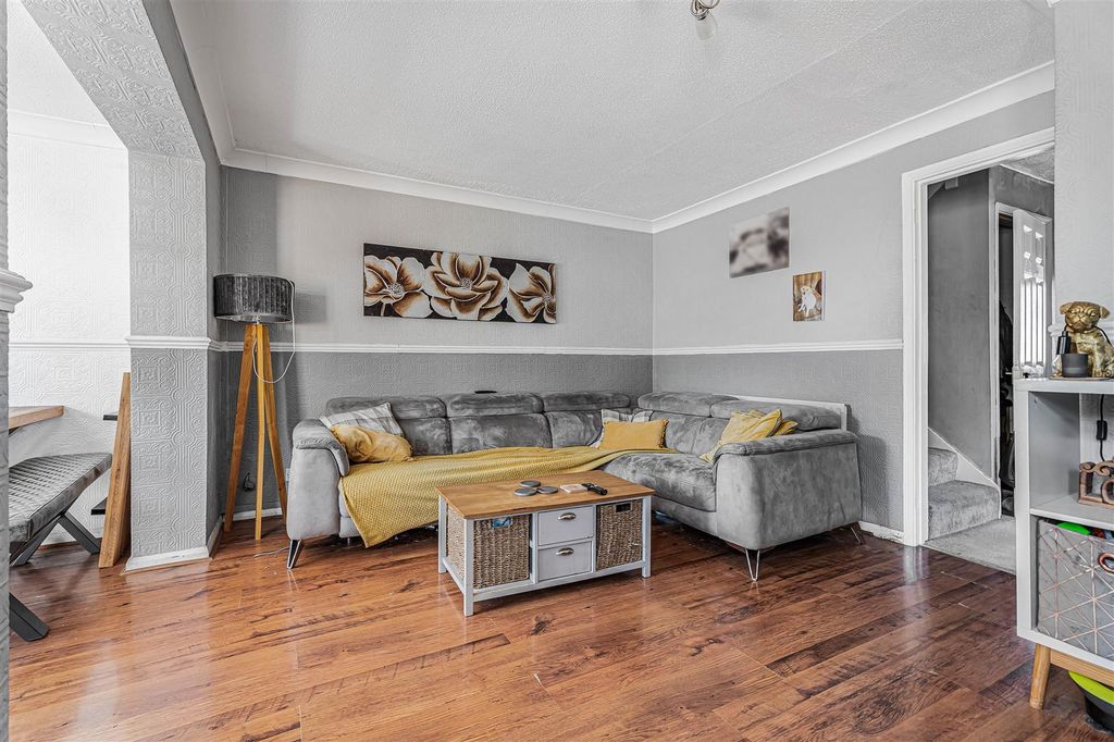 Property photo 3 of 16 15_86903.Jpg