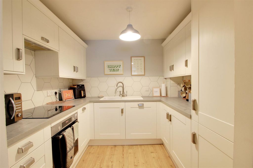 Property photo 3 of 16 Kitchen