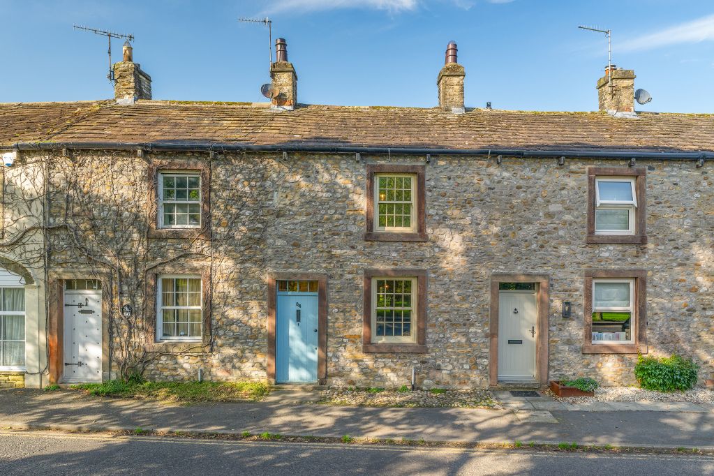 Property photo 1 of 18 External
