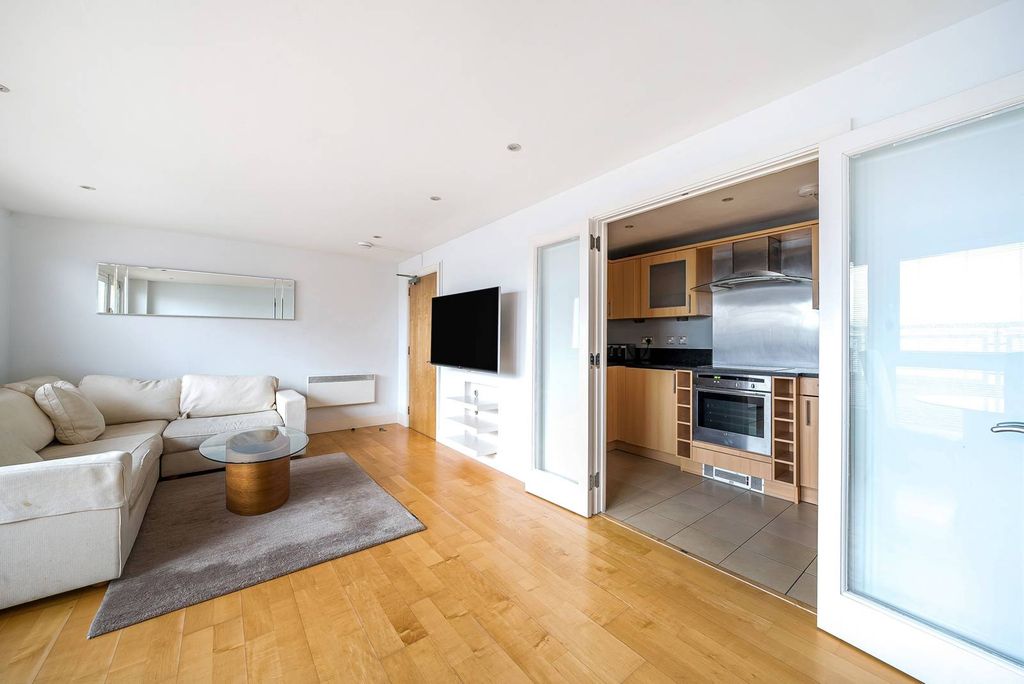 Property photo 2 of 18