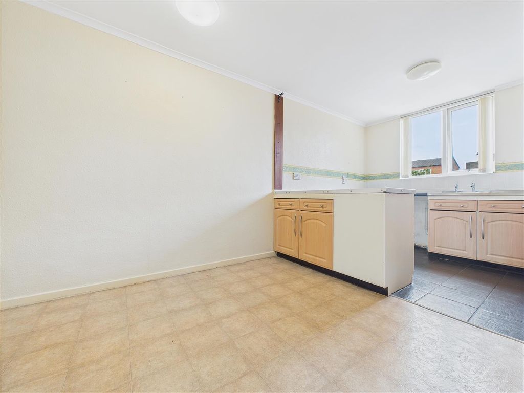 Property photo 3 of 12 Cam02453G0-Pr0127-Still006.Jpg
