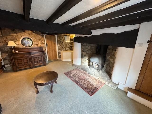 Property photo 2 of 11 Lounge