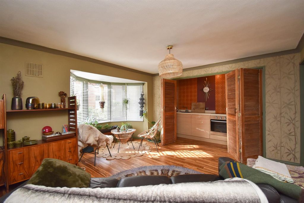 Property photo 2 of 10 Living Room &amp; Kitchen