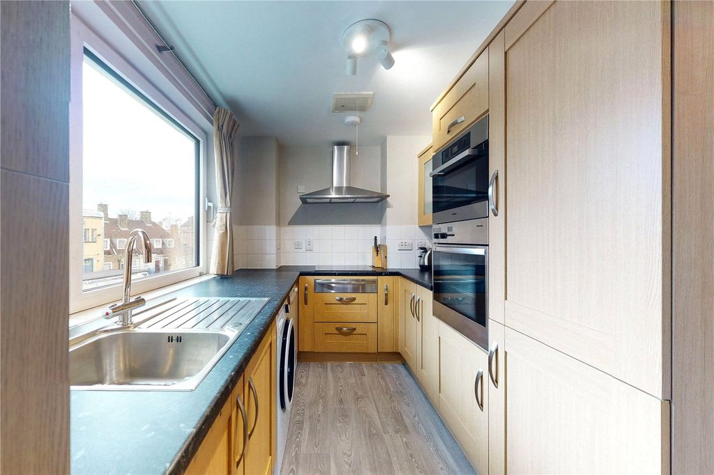 Property photo 2 of 9 Reception/Kitchen