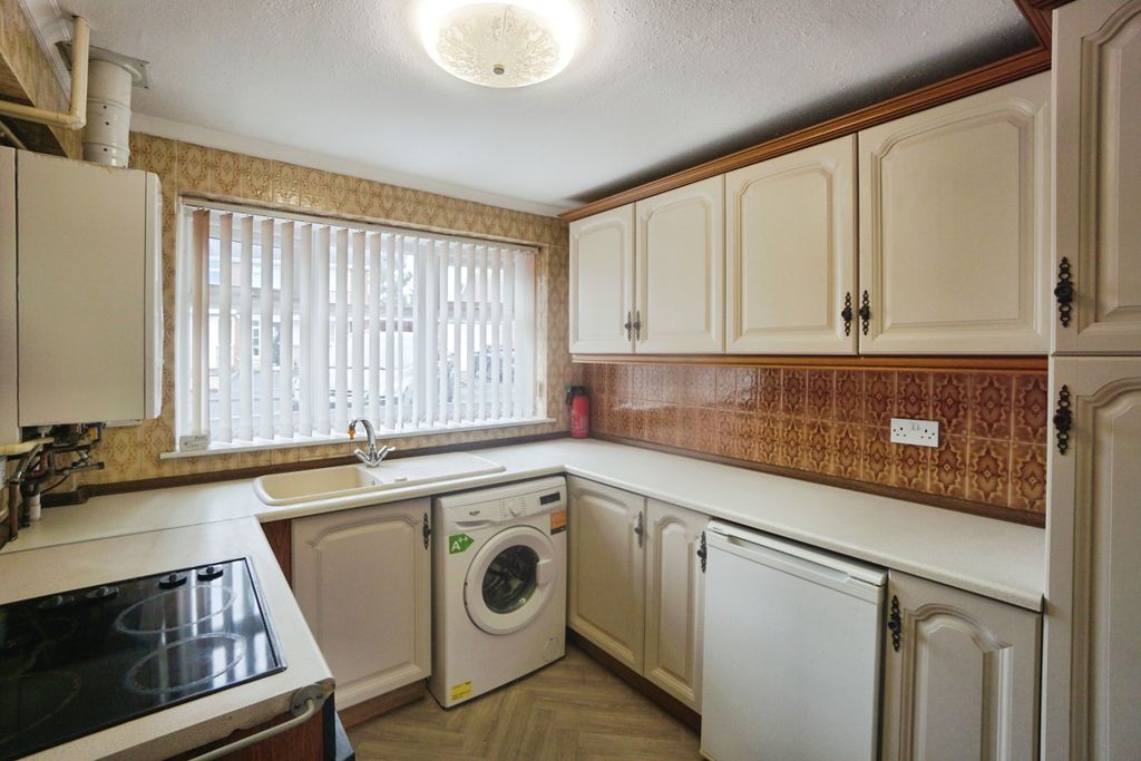 Property photo 2 of 17 Kitchen