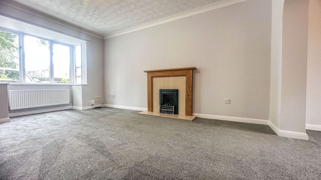 Property photo 2 of 12 5895463