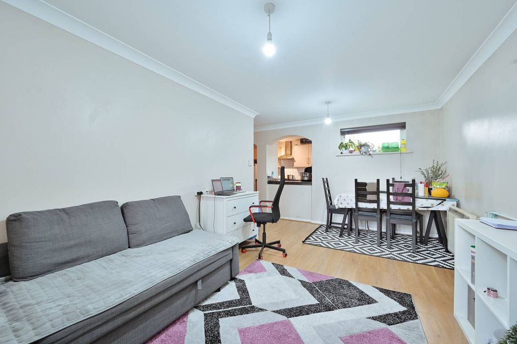 Property photo 2 of 8