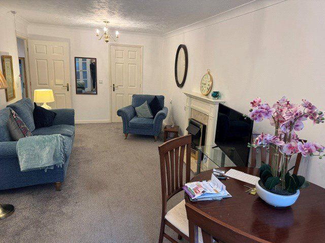 Property photo 3 of 11 Living Room