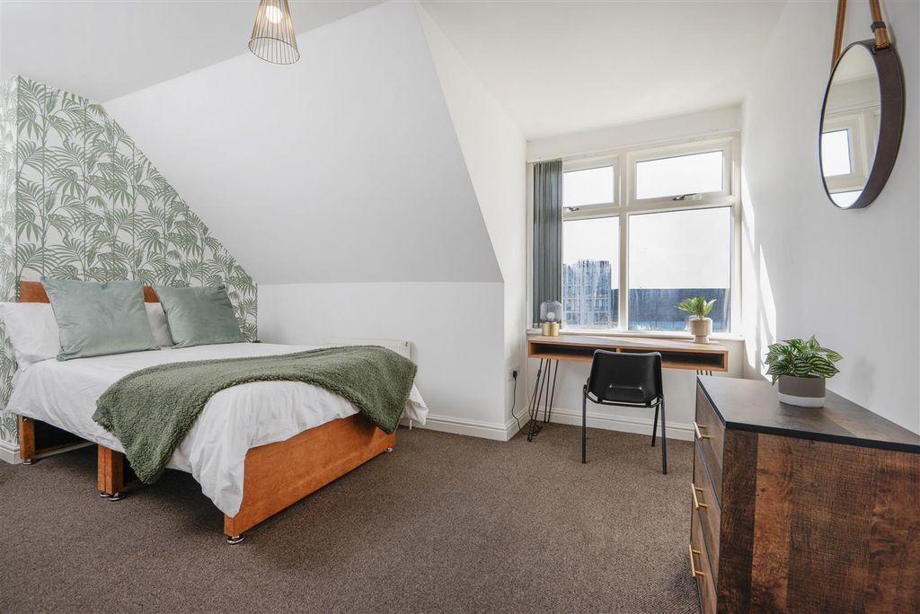 Property photo 2 of 10 Rm 1 Flat 4_24.Jpg