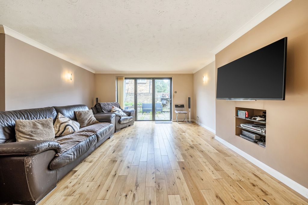 Property photo 3 of 16 1417877-10-69A1Bf...