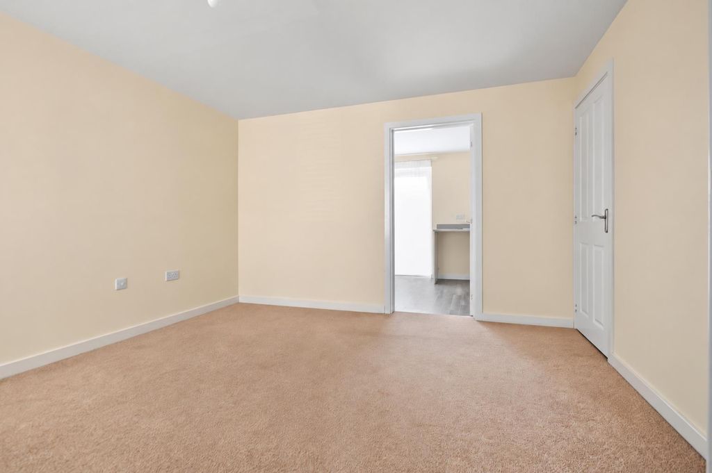 Property photo 3 of 14 Lounge (2).Png