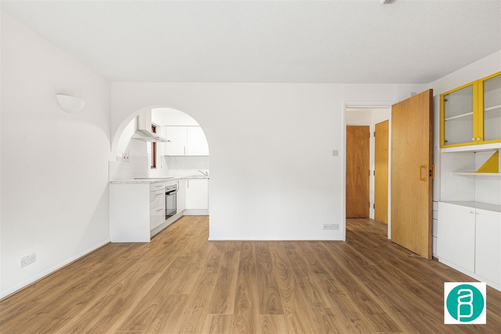 Property photo 1 of 9 Andrew_Purnell-1__64_Palmerston_Road-Sw19__7__1.Jp