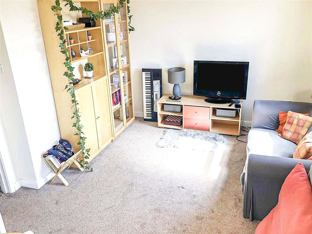 Property photo 2 of 15 Picture No. 12