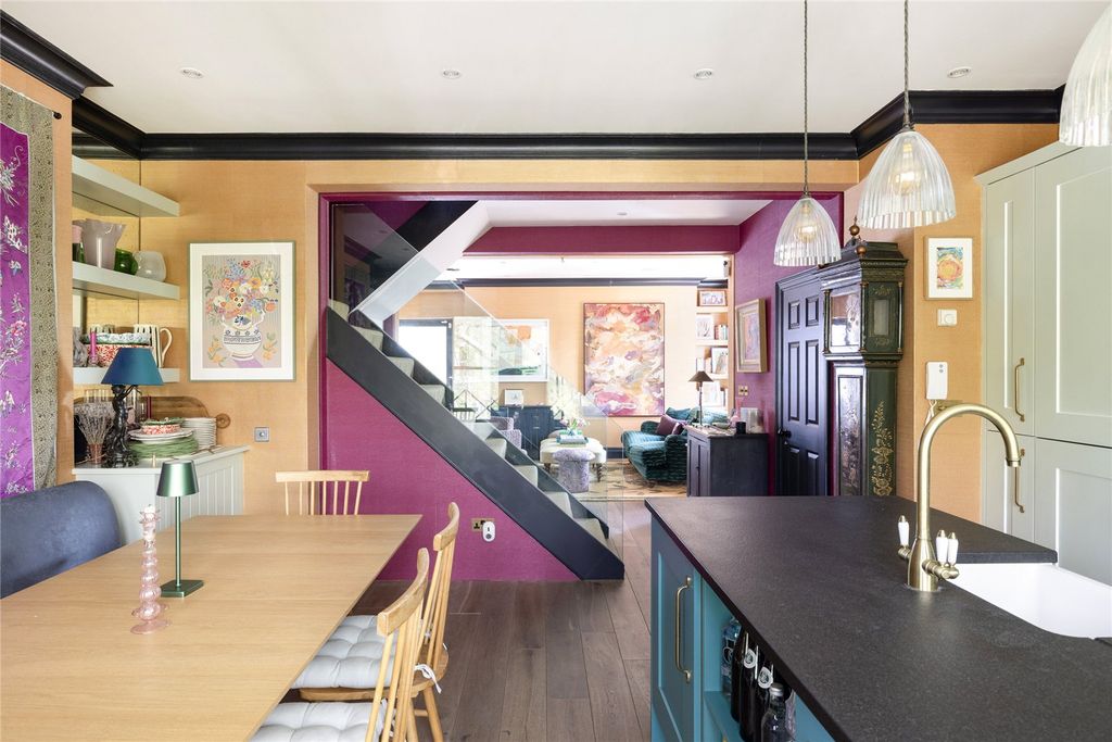 Property photo 2 of 16 Picture No. 14