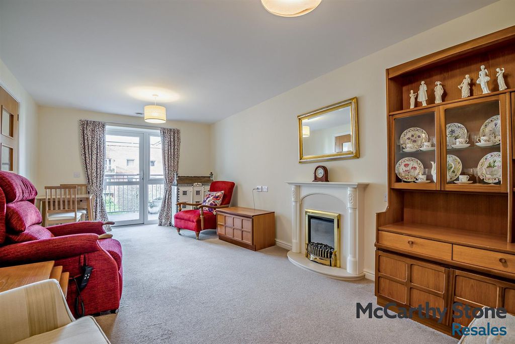 Property photo 2 of 24 8681560-Interior07-800.Jpg