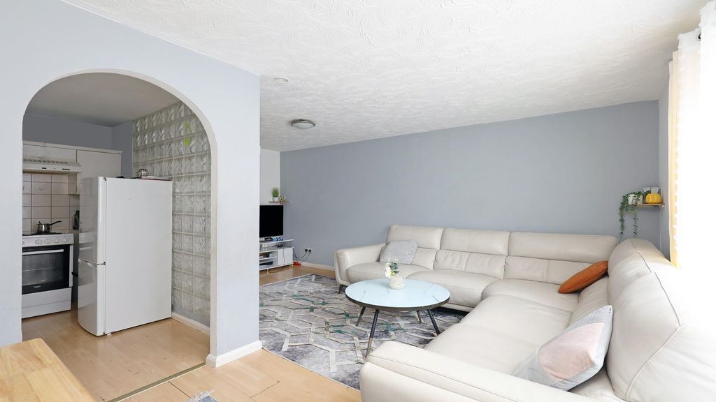 Property photo 3 of 5