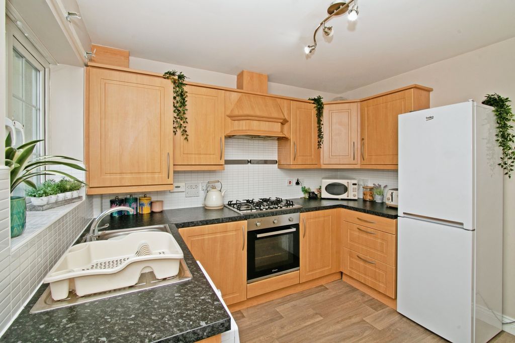 Property photo 3 of 17 Kitchen