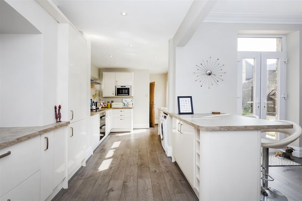 Property photo 3 of 34 Dining Kitchen