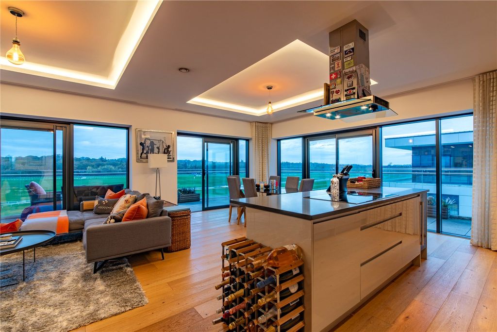 Property photo 3 of 21 Sitting Room