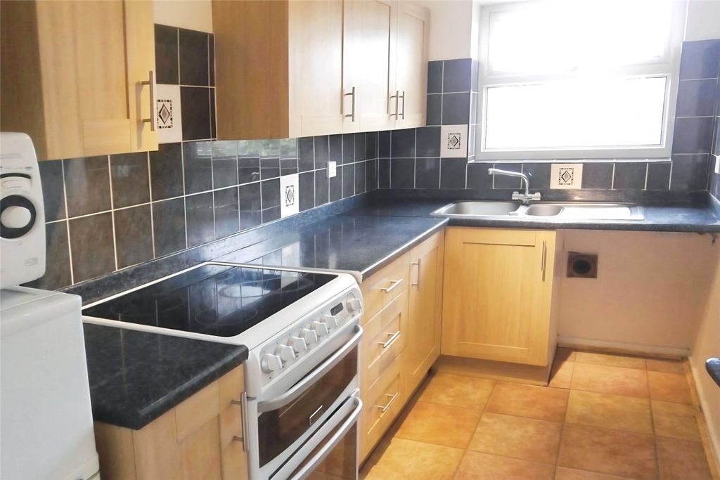 Property photo 2 of 7 Kitchen