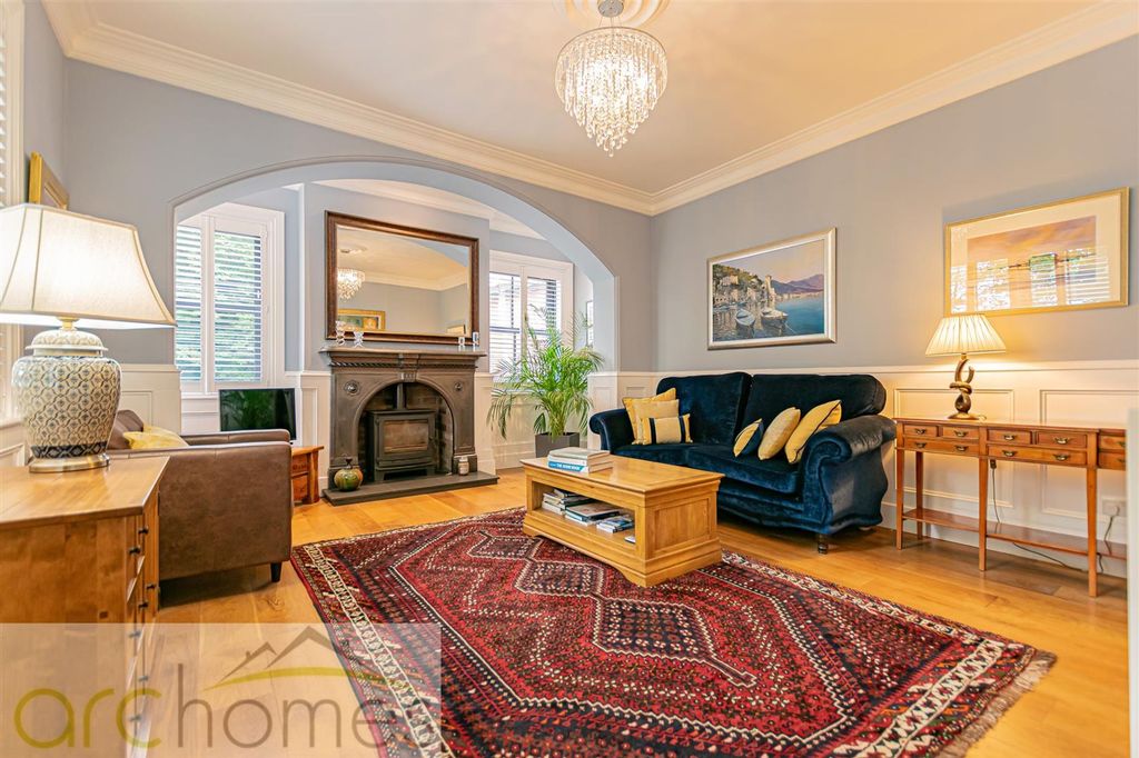 Property photo 2 of 64