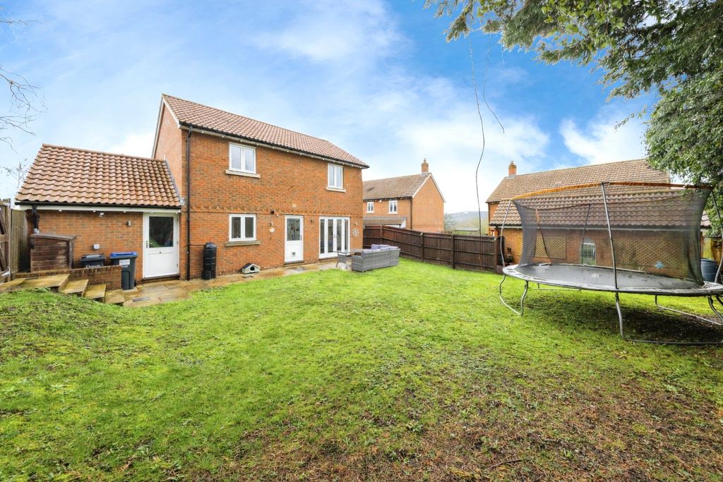 Property photo 2 of 27 Picture No. 34