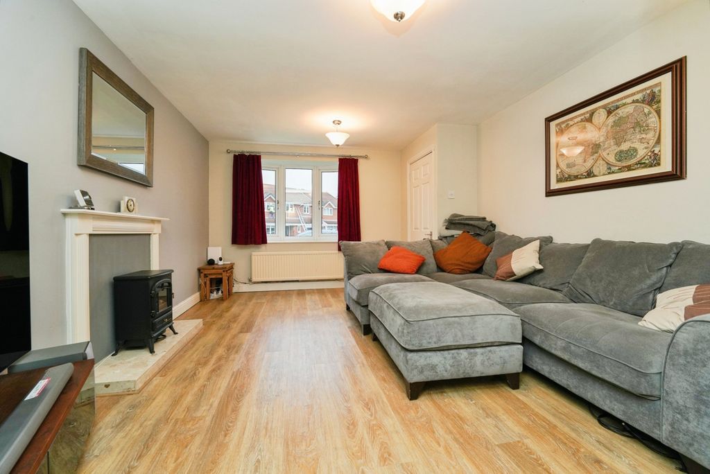 Property photo 3 of 18 Pbox-Img.Jpg