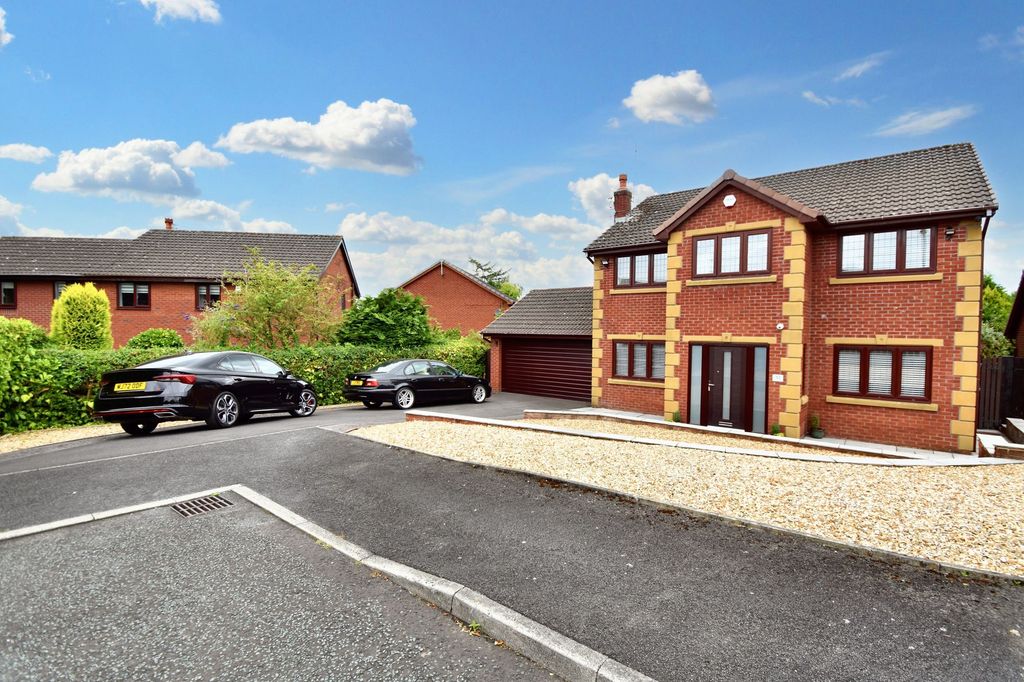 Property photo 1 of 44