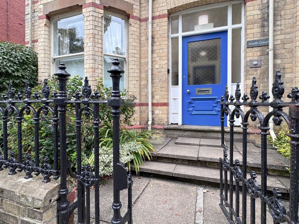 Property photo 3 of 33