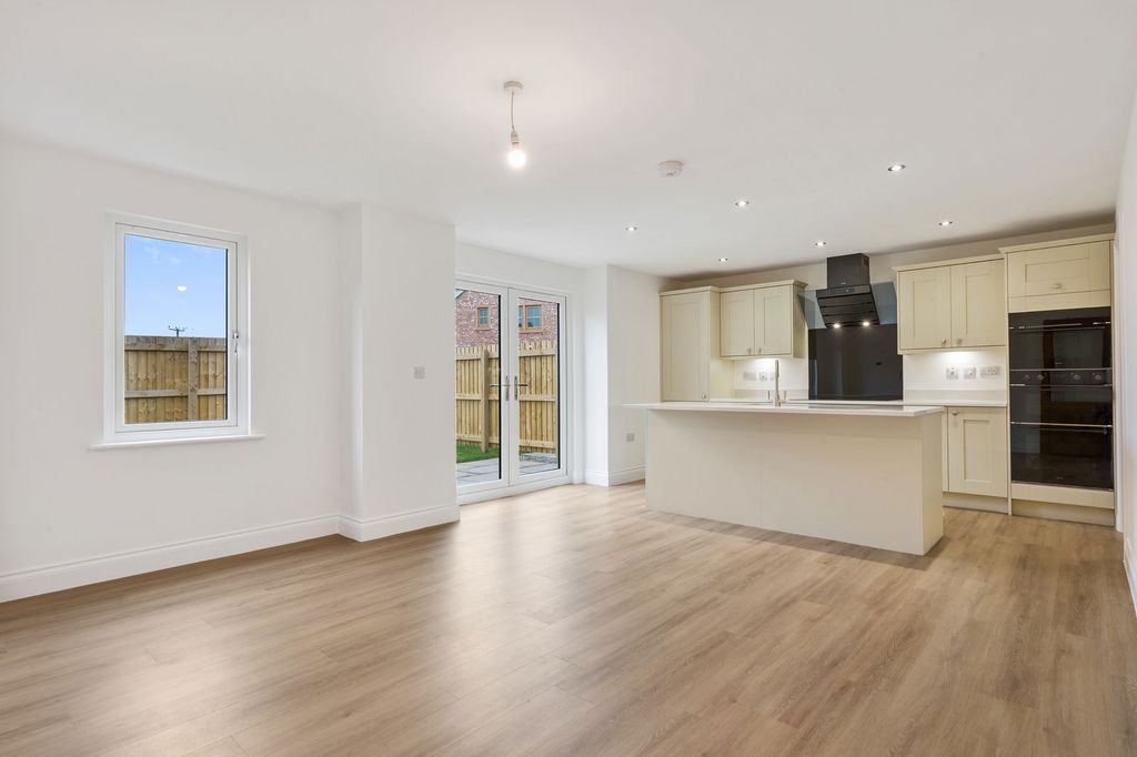 Property photo 2 of 26