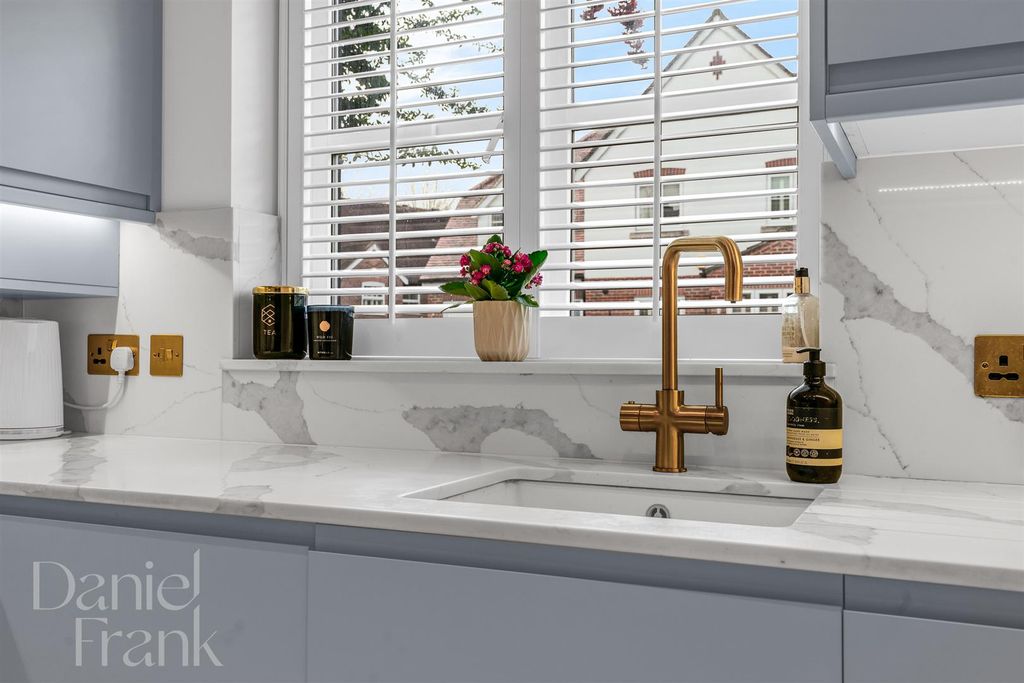 Property photo 3 of 34