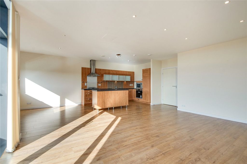 Property photo 3 of 18 Picture No. 11