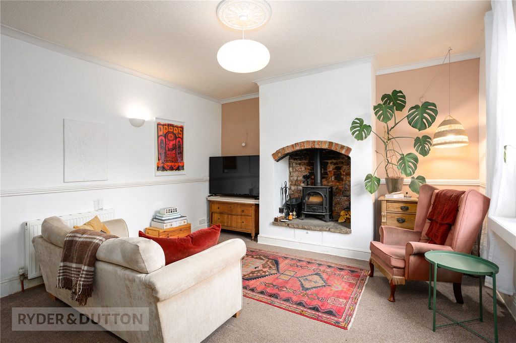 Property photo 3 of 33 Lounge