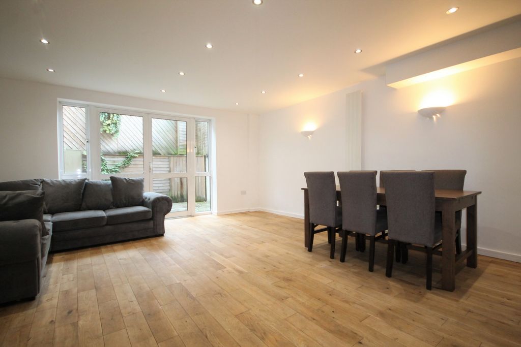 Property photo 1 of 11 Reception